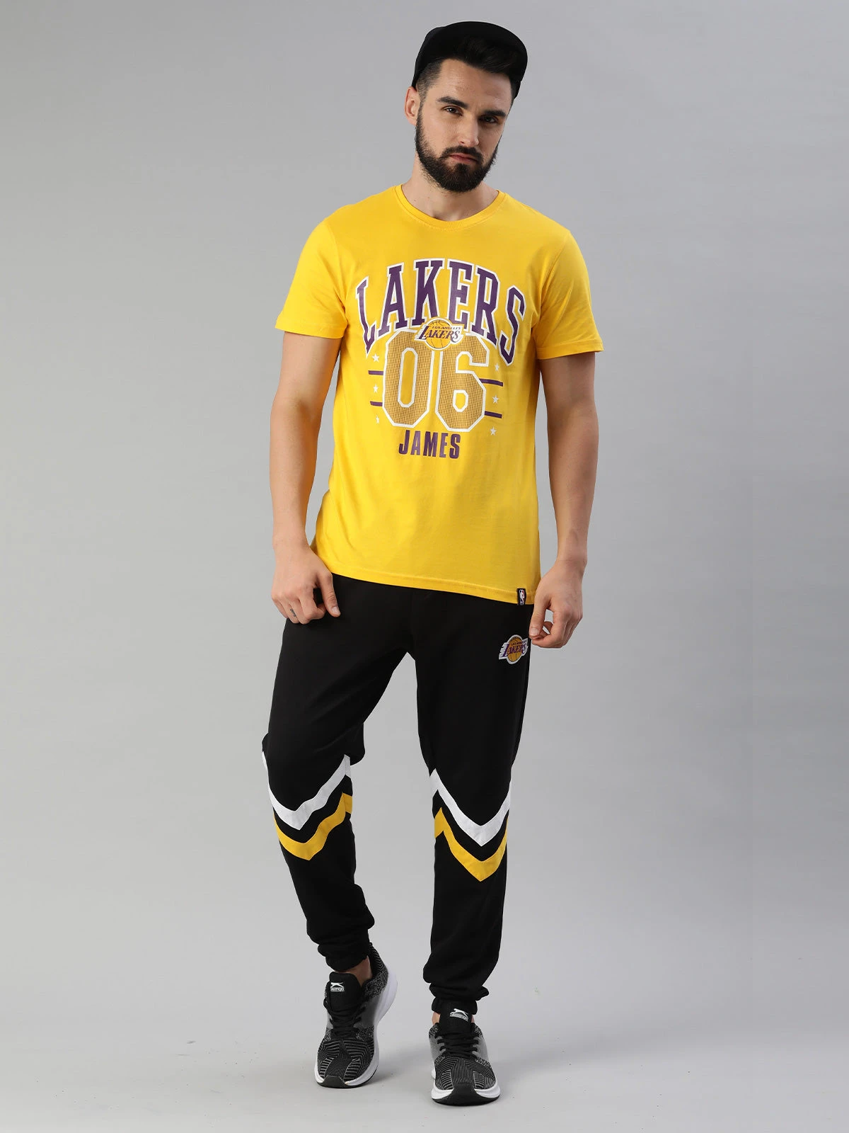 Los Angeles Lakers: Contrast Stripe Joggers - Black - Image 2