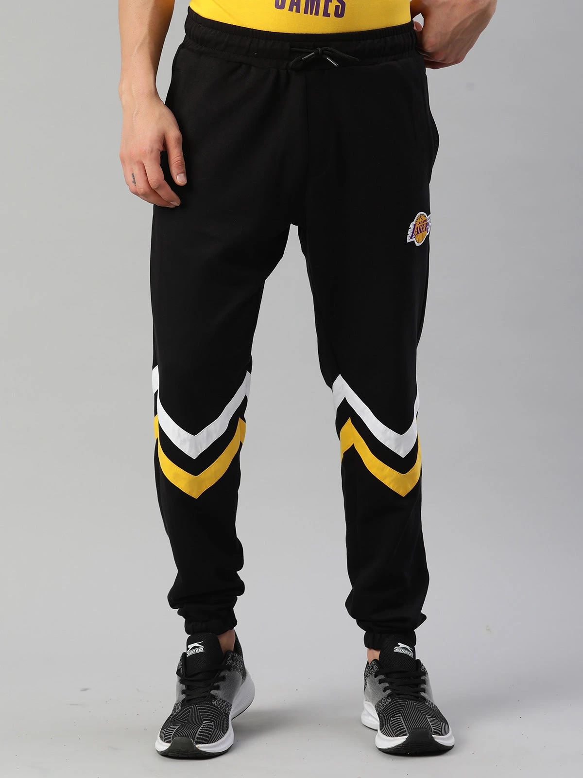 Los Angeles Lakers: Contrast Stripe Joggers - Black - Image 4