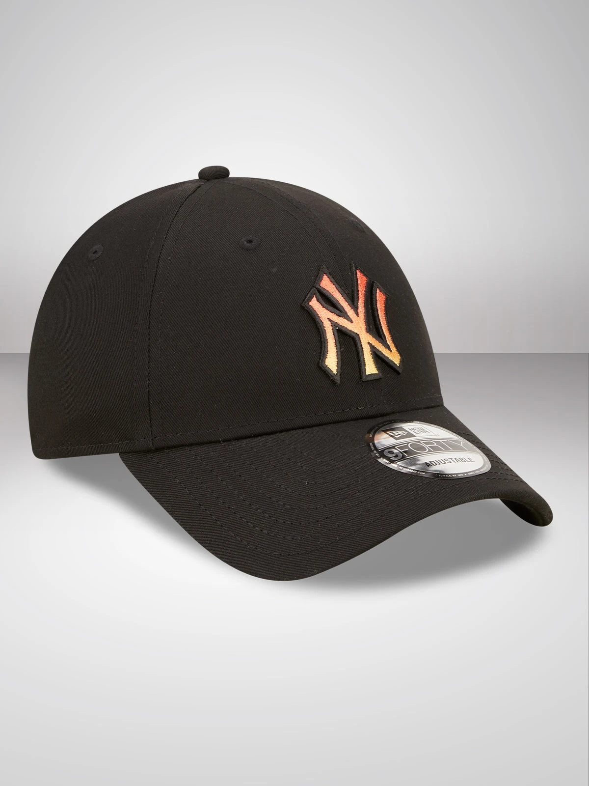 New York Yankees Gradient Infill Black 9FORTY Adjustable Cap - Image 2