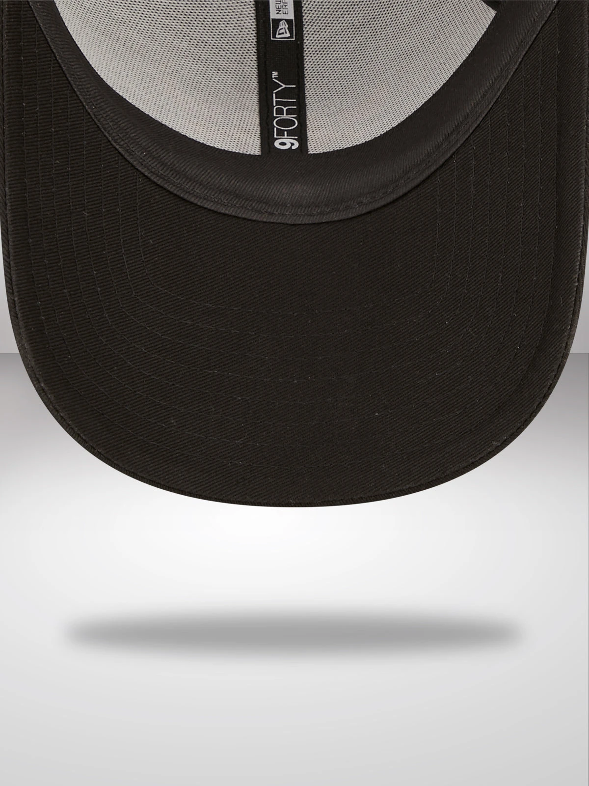 New York Yankees Gradient Infill Black 9FORTY Adjustable Cap - Image 5