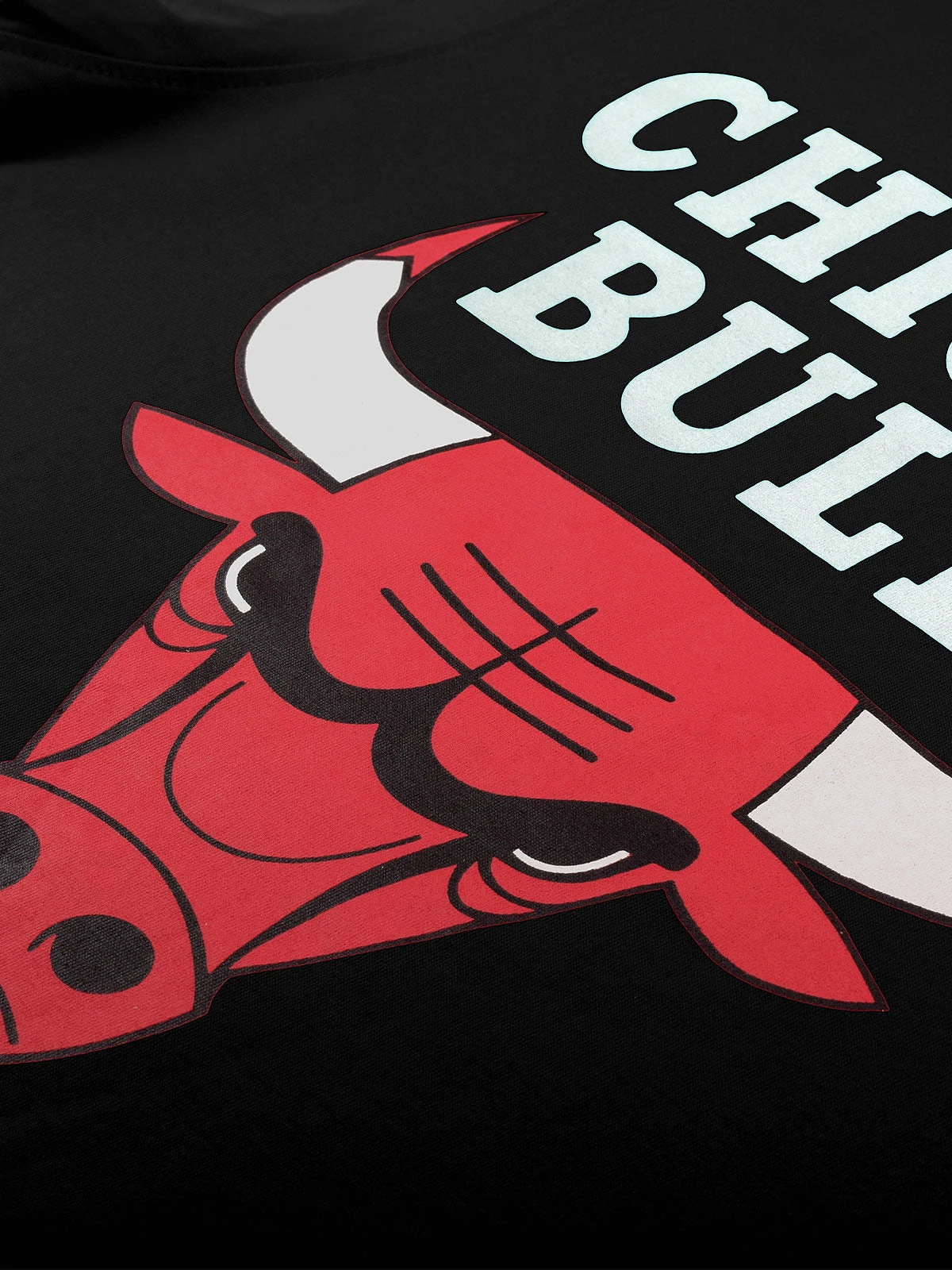 Chicago Bulls: Classic Crest T-Shirt - Image 2