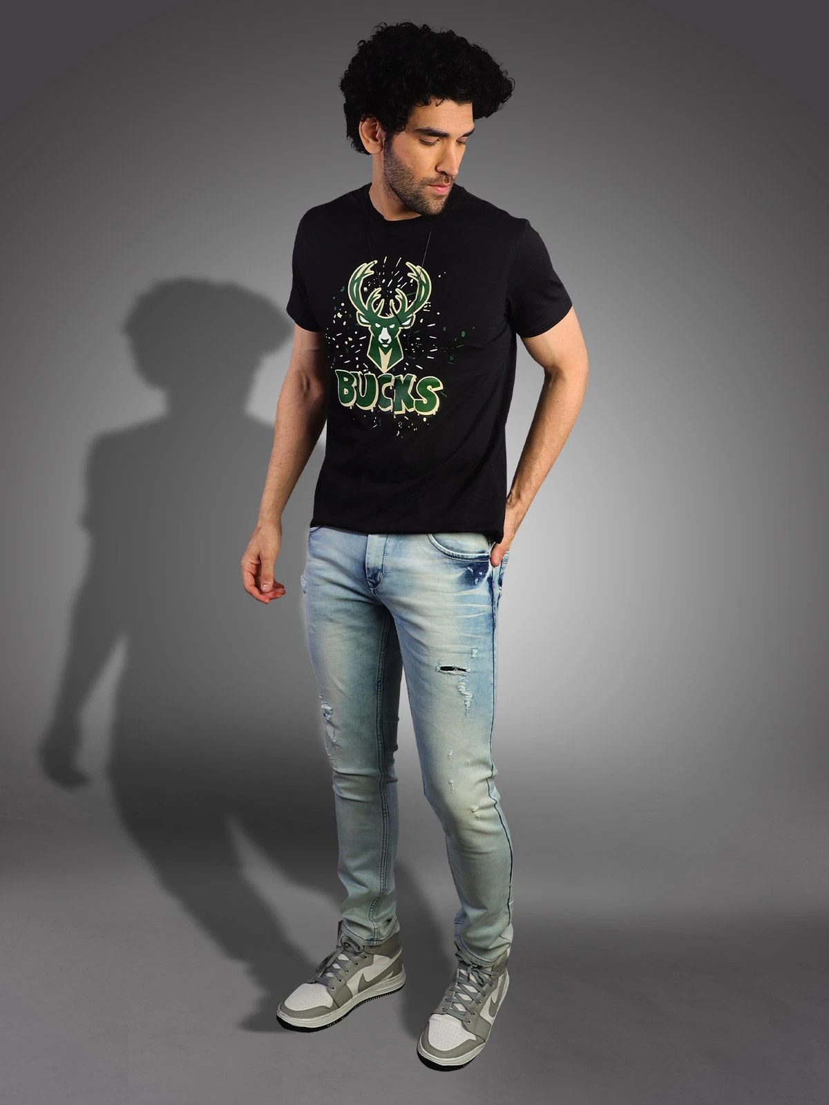 Milwaukee Bucks: Logo Drip T-Shirt - Black - Image 4